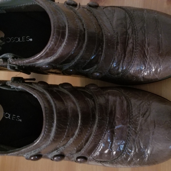 Aerosoles gray leather booties - wrinkled look size US 7 - Picture 3 of 5